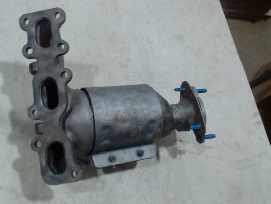 Front, Catalytic Converter with Integrated Exhaust Manifold