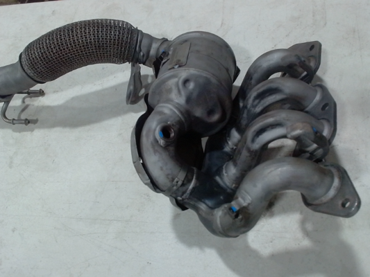 Catalytic Converter with Integrated Exhaust Manifold
