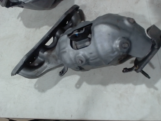 Catalytic Converter with Integrated Exhaust Manifold