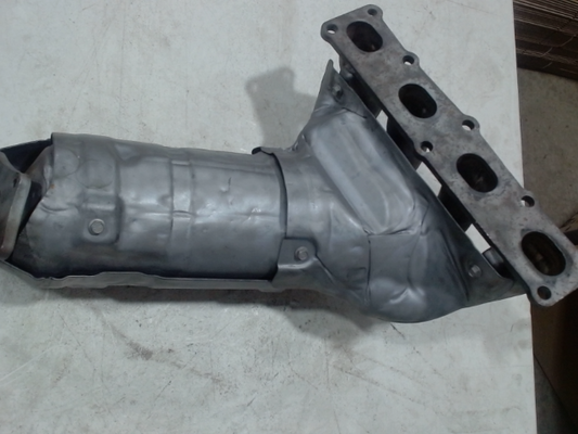 Catalytic Converter with Integrated Exhaust Manifold