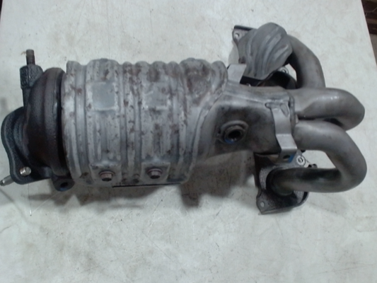 Catalytic Converter with Integrated Exhaust Manifold