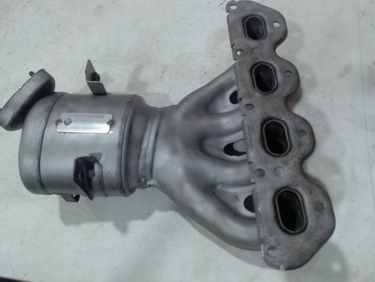 Catalytic Converter with Integrated Exhaust Manifold