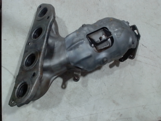 Catalytic Converter with Integrated Exhaust Manifold