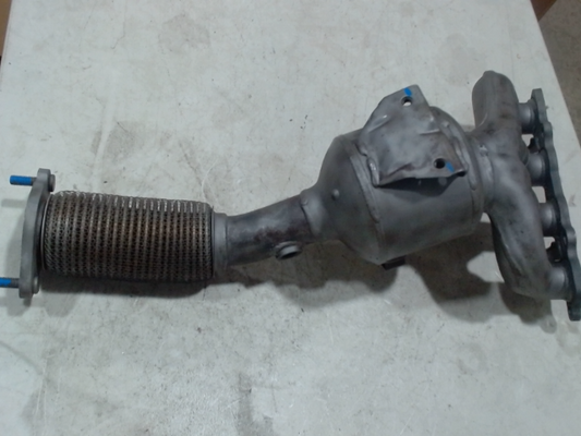 Catalytic Converter with Integrated Exhaust Manifold