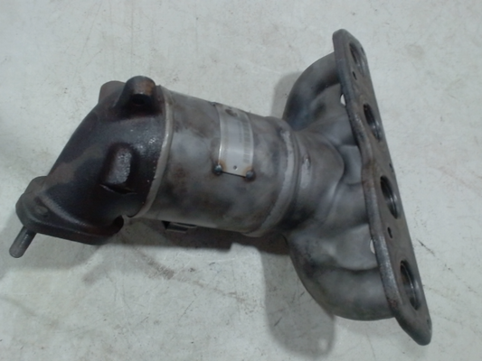 Catalytic Converter with Integrated Exhaust Manifold