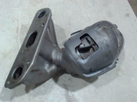 Catalytic Converter with Integrated Exhaust Manifold
