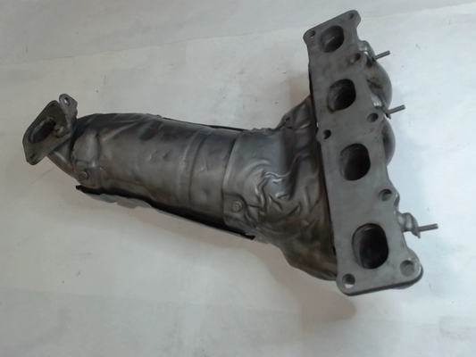 Catalytic Converter with Integrated Exhaust Manifold