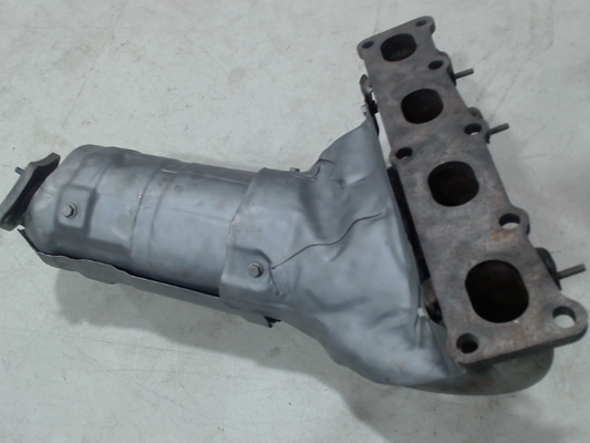 Catalytic Converter with Integrated Exhaust Manifold