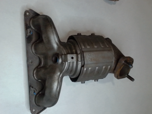 Catalytic Converter with Integrated Exhaust Manifold