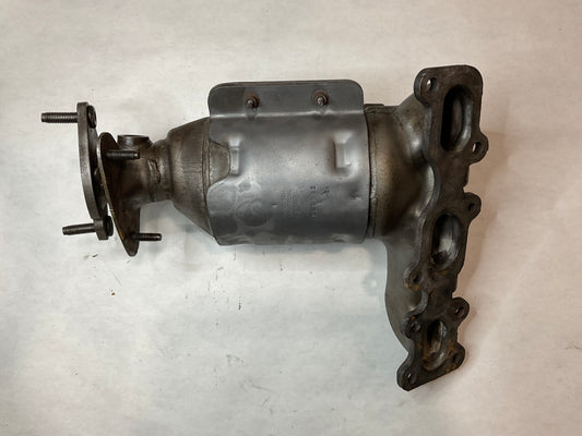 Catalytic Converter With Integrated Exhaust Manifold
