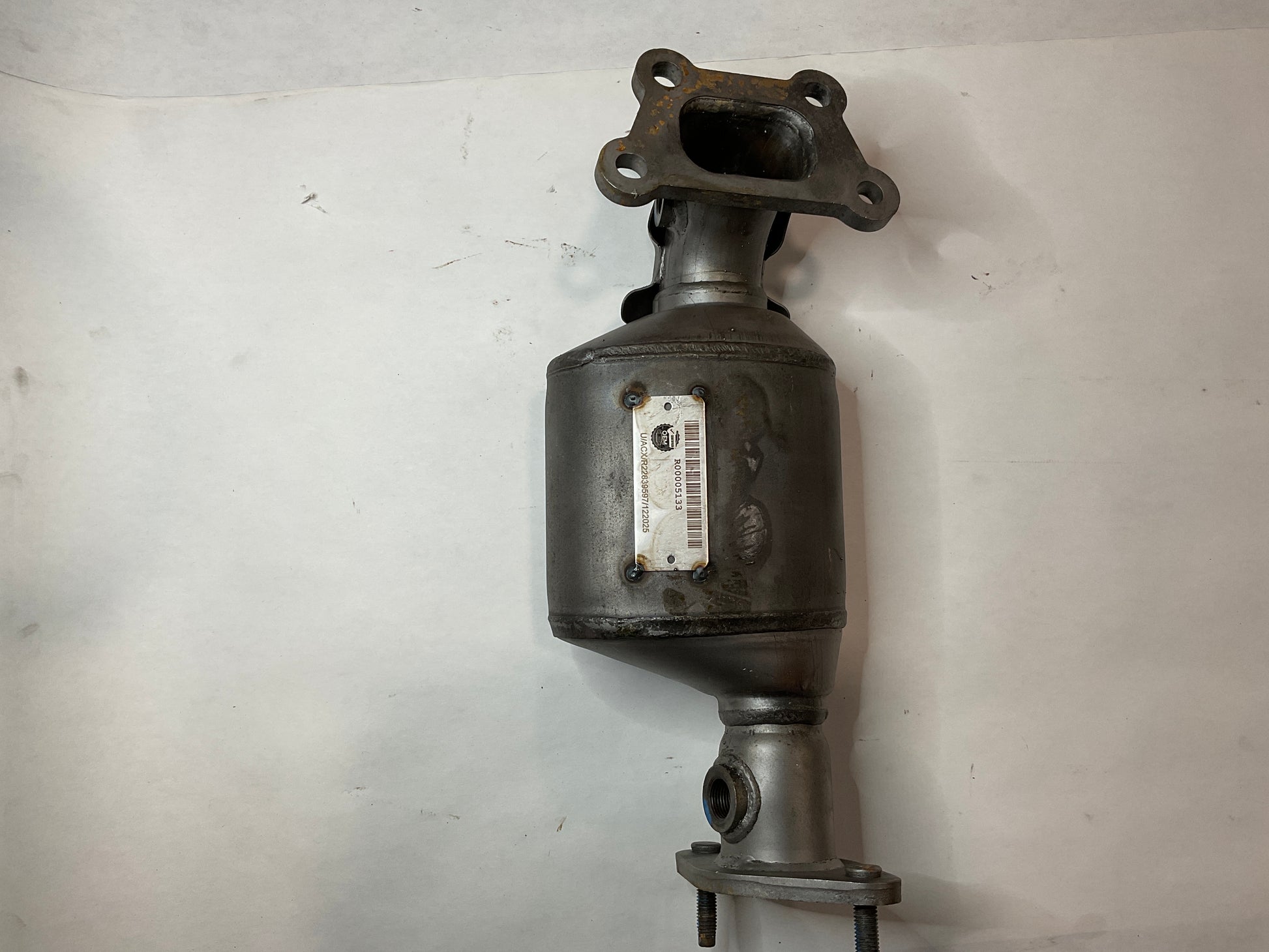 3-Way Catalytic Converter with Flanges, Gasket, and Studs