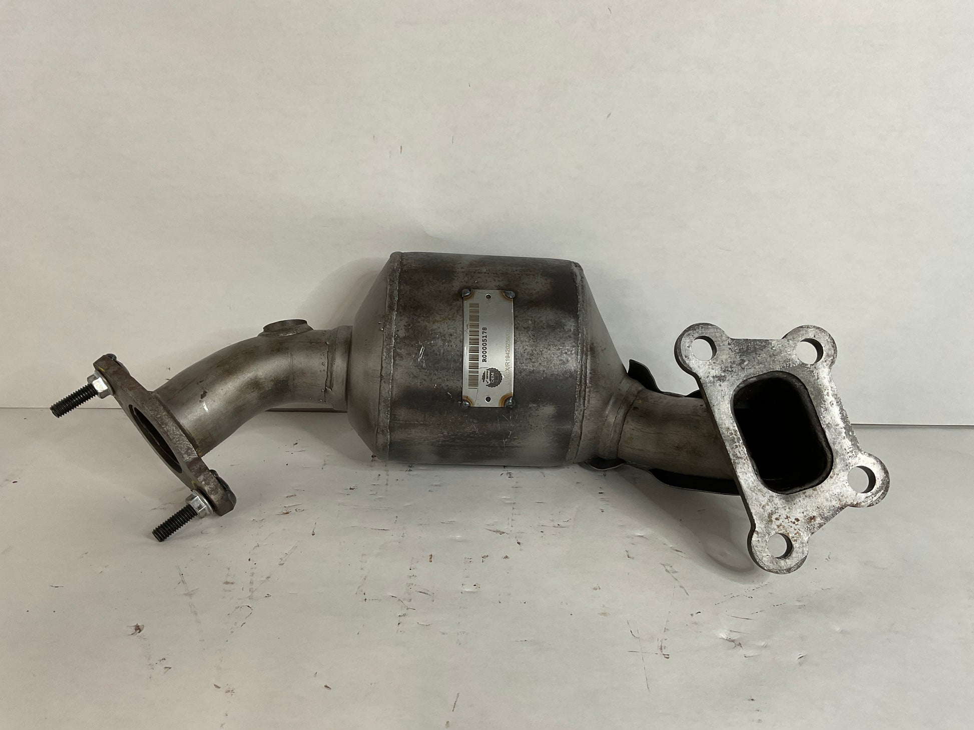 Catalytic Converter

Front Forward
Converter & Pipe, F (S)Converter
Impala, Monte Carlo. 3.6l. Front exhaust pipe. Federal. All.

Replaces:	20831819
