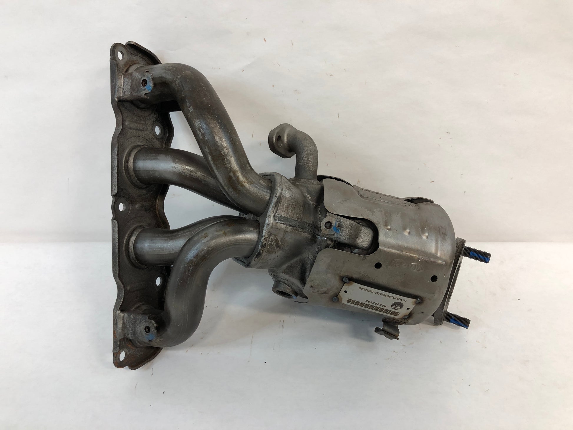 Catalytic Converter with Integrated Exhaust Manifold
