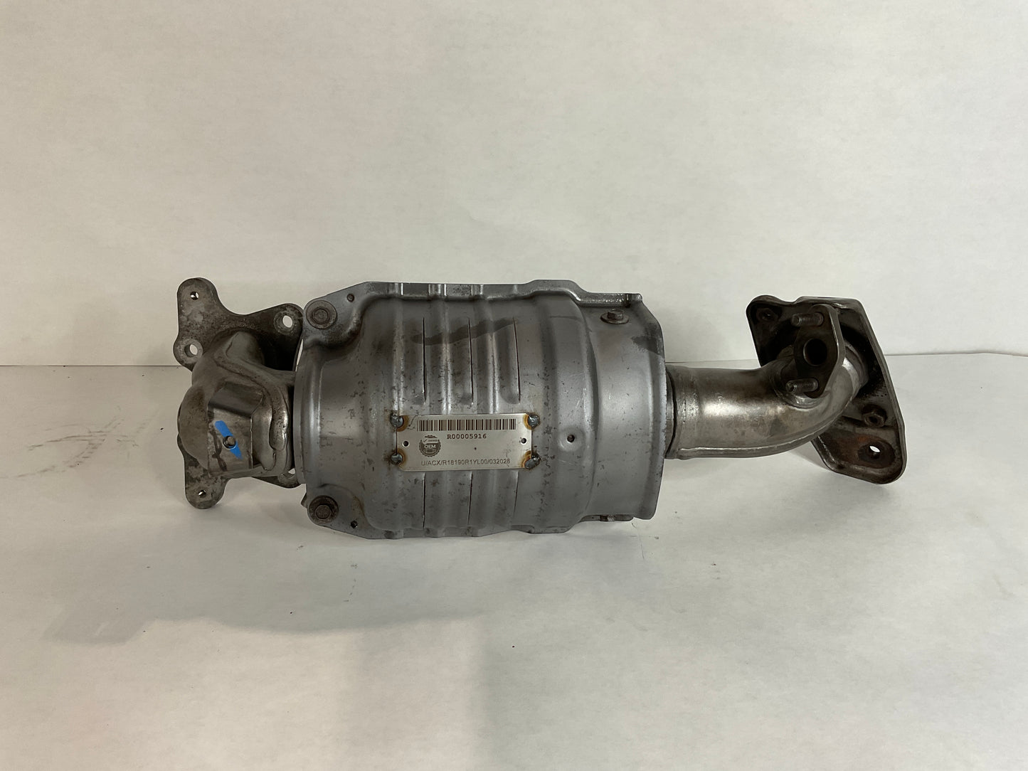 	Manifold, Converter Primary
Description:	
Civic. 1.8l. Upper. Type 2. 1.8L without cng, california.

Notes:	Order By Country Of Origin.

Can't 100% Confirm cali or federal

PART HAS EGR PIPE & PORT