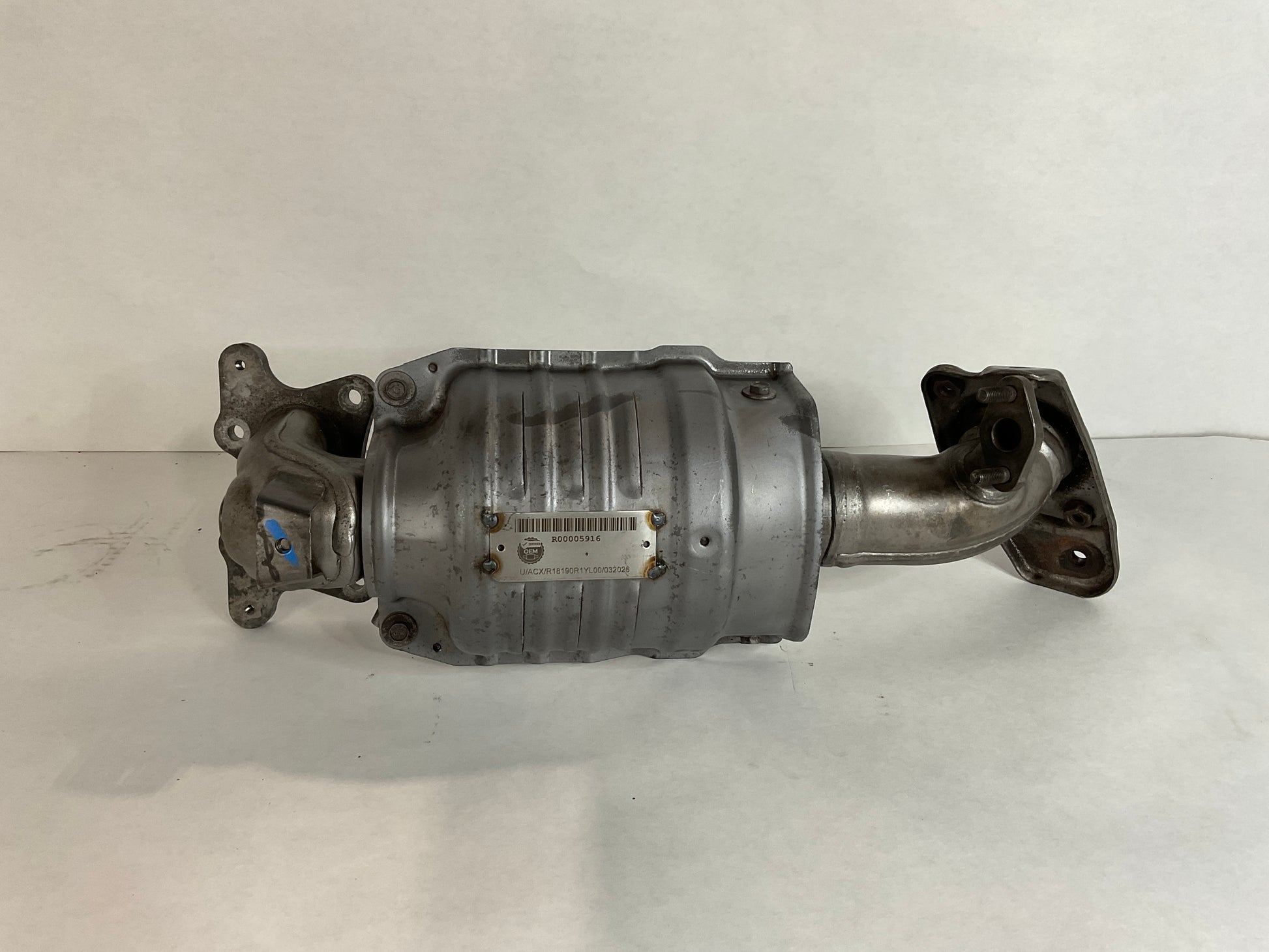 	Manifold, Converter Primary
Description:	
Civic. 1.8l. Upper. Type 2. 1.8L without cng, california.

Notes:	Order By Country Of Origin.

Can't 100% Confirm cali or federal

PART HAS EGR PIPE & PORT