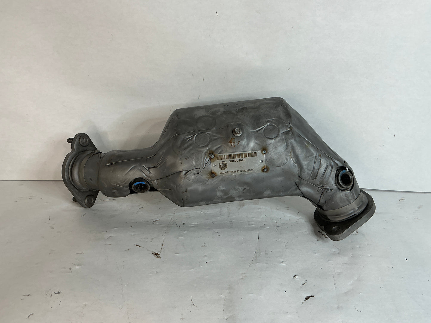 	FB5Z-5E212-B
Other Names:	Converter Assembly
Description:	
2.3L, to 09/06/2017. Explorer. 2.3l. Upper.