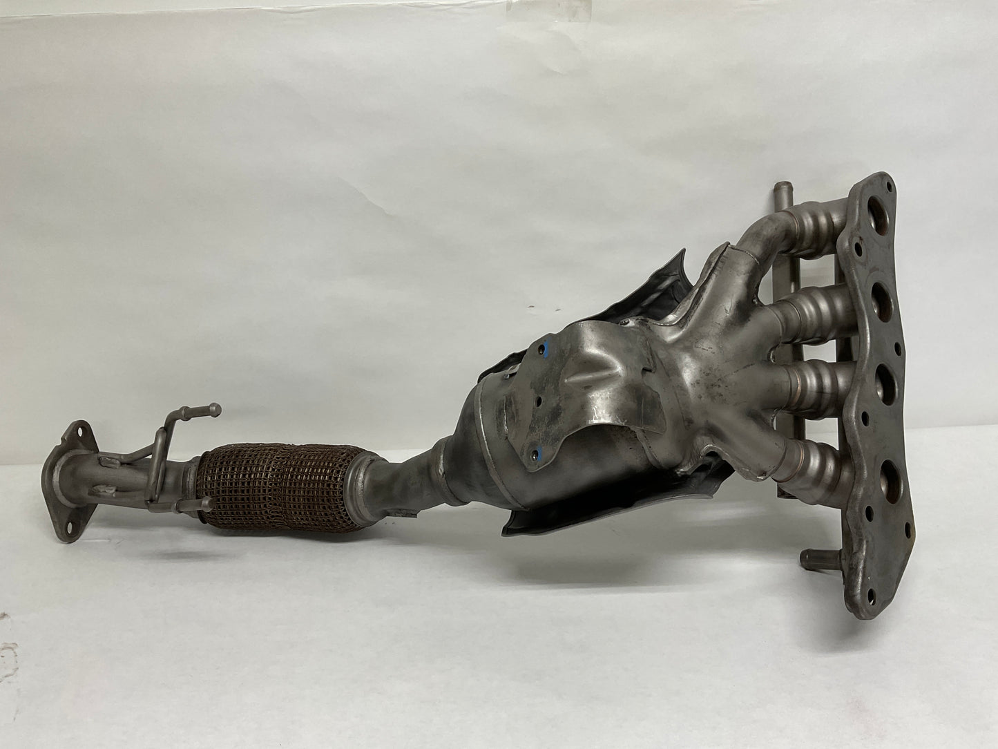 DS7Z-5G232-A
Other Names:	Mnfd W/Converter, Catalytic Converter With Integrated Exhaust Manifold, Exhaust Manifold And Catalyst
Description:	
Fusion. 2.0l. With hybrid. Without plug-in model. Integrated converter. 2.0L dohc, hybrid. 2.0L dohc, to 10/06/2013
Donor car: Build Date:11/14/2013