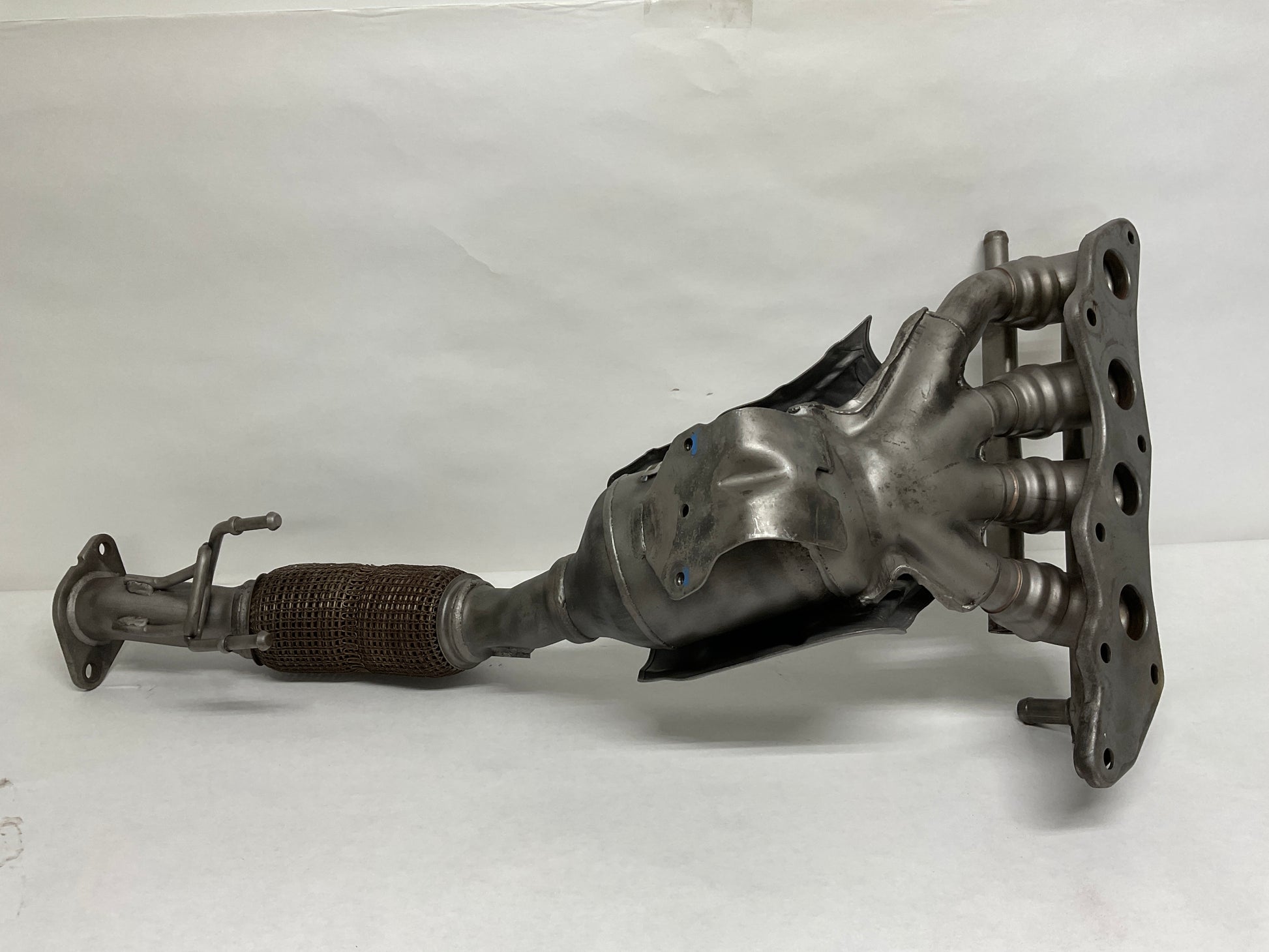 DS7Z-5G232-A
Other Names:	Mnfd W/Converter, Catalytic Converter With Integrated Exhaust Manifold, Exhaust Manifold And Catalyst
Description:	
Fusion. 2.0l. With hybrid. Without plug-in model. Integrated converter. 2.0L dohc, hybrid. 2.0L dohc, to 10/06/2013
Donor car: Build Date:11/14/2013