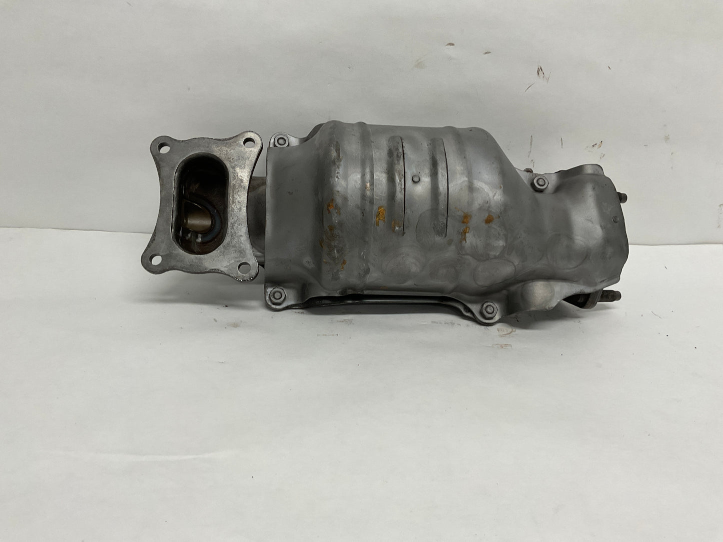 	18180-RN0-A20
Positions:	Left
Other Names:	Exhaust Manifold, Converter Assembly Front
Description:	
Primary converter. Pilot. Front. Odyssey. Upper.

HAS EGR PORT ON "F" heatshield side