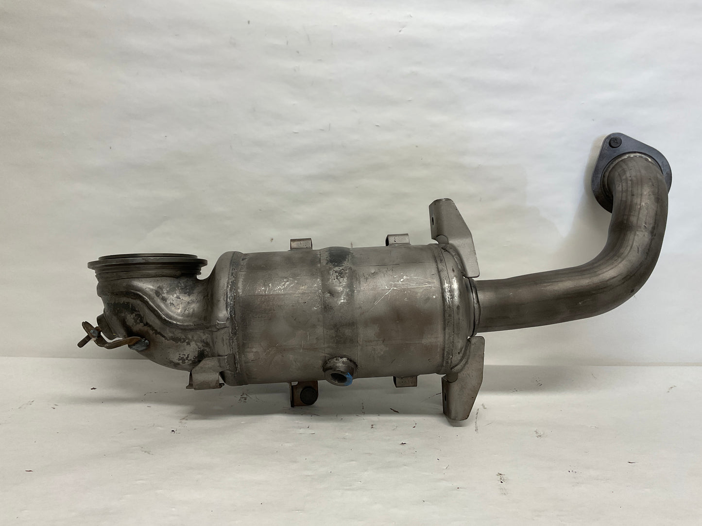 55516915
Other Names:	Converter & Pipe, F (S)Converter
Description:	
Envision. 2.0l. XT4. 2021-25.

Notes:	PARTS: Part has related components that cannot be reused/reinstalled; gasket.
Replaces:	55515136