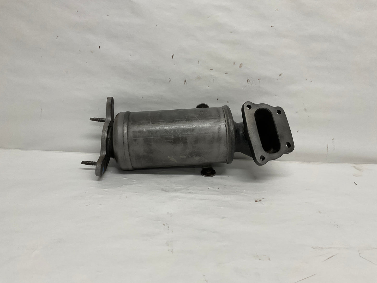 12643323
Other Names:	Catalytic Converter
Description:	
Spark. This GM Genuine Part is designed, engineered, and tested to rigorous standards and is backed by General Motors Collision parts are designed to help promote proper and safe repair

Condition:	New