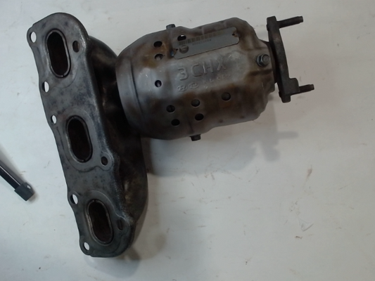 Right, Catalytic Converter with Integrated Exhaust Manifold