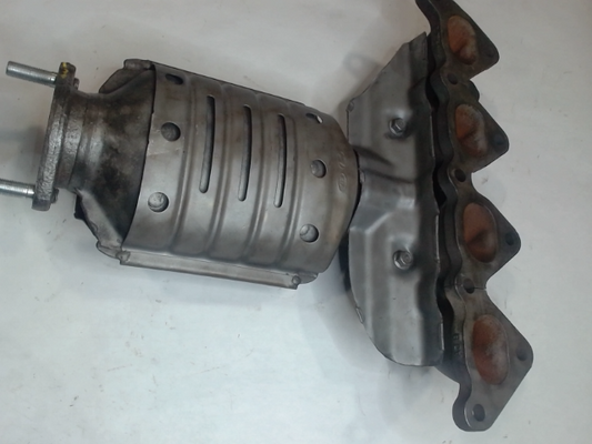 Catalytic Converter with Integrated Exhaust Manifold