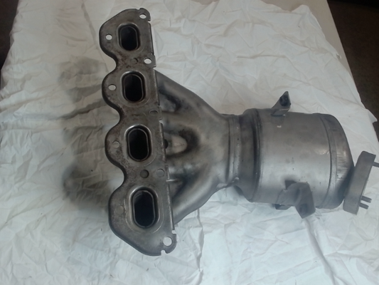 Catalytic Converter with Integrated Exhaust Manifold